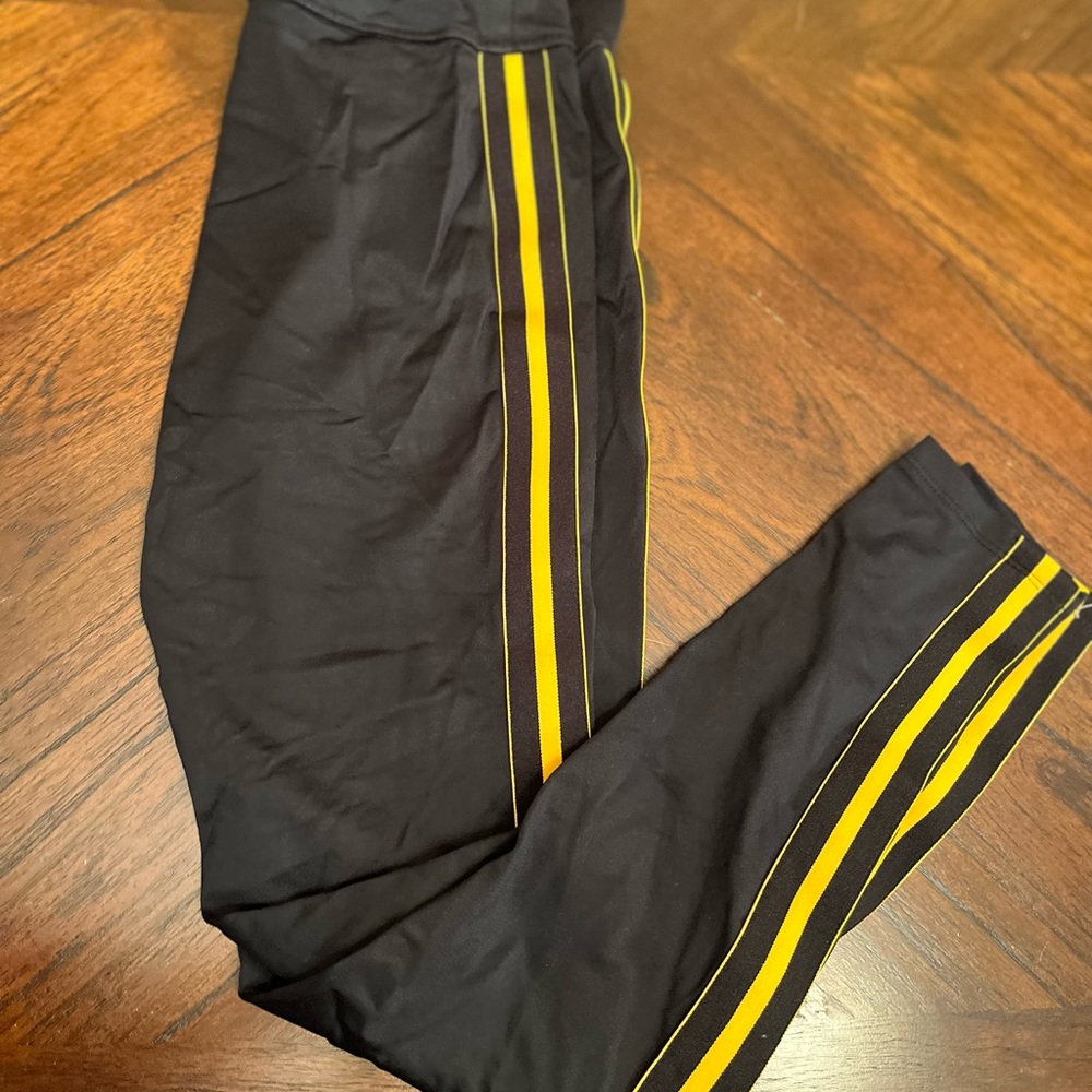 Size S- forever 21- black- full length leggings